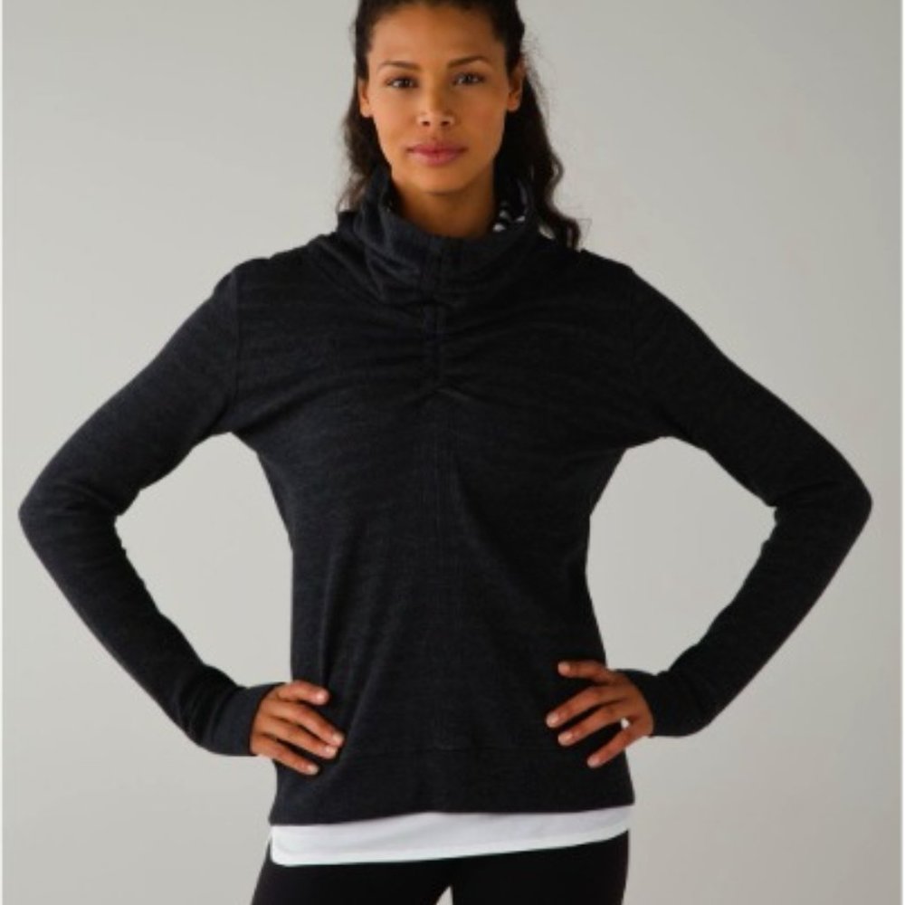 lululemon athletica Long Sleeve Pullover in Charcoal Black